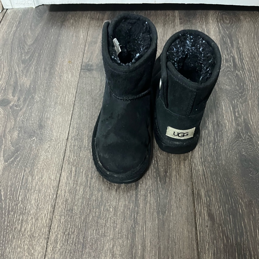 Used/ Toddler UGG size 12